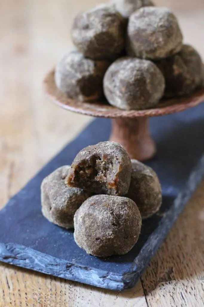 Raw Gingerbread Pili Nut Bites